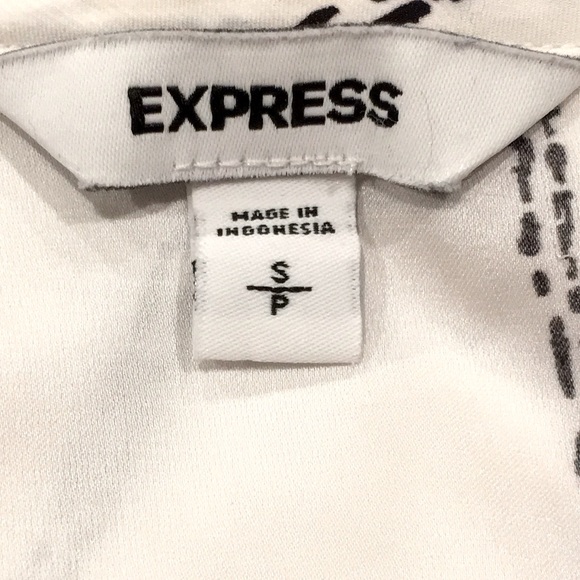 Express | Short Sleeve Blouse - Picture 6 of 8